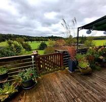 In Schöngeising: Maisonettwohnung mit großer Holzterrasse - Fürstenfeldbruck