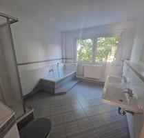 **WOHLFÜHLOASE**3-Zimmer-Wohnung Tageslichtbad mit Wanne+Dusche Balkon 3.Etage ab sofort - Leipzig West