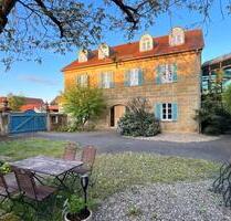 Charmante 2-Zimmer-Wohnung im Denkmal: EBK, Parkett, Terrasse - Hallstadt