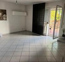 Schöne, helle 3-Zimmer-Wohnung mit eigener Terrasse zu vermieten. - Aurachtal