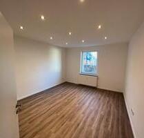 3 Zimmer helle schöne DG Wohnung - Siegen Dillnhütten