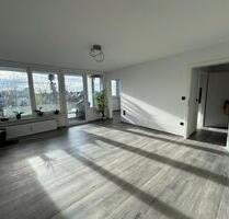 Von Privat: Helle & renovierte 3-Zimmer-Wohnung mit Pool & Sauna - Unterschleißheim