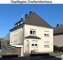 Sanierte 2,5 Zi.-Dachgeschosswohnung in Dreifamilienhaus - Velbert