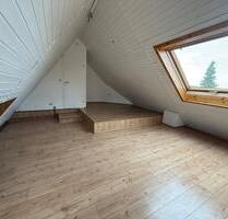 Charmante 2-Zimmer-Dachgeschosswohnung in stadtnaher, ruhiger Lag - Villingen-Schwenningen