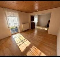 Großzügige 5-Zimmer-Wohnung, 155qm mit Garten und Stellplatz - Stadtallendorf