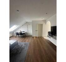 Großzügige 2-Zimmer-Dachgeschosswohnung mit Büro-Bereich - Wiesbaden Mainz-Kostheim