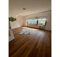 Helle Wohnung mit traumhafter Aussicht und Balkon - Angelburg