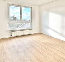 Sanierte 3 Zimmer-Dachgeschosswohnung wartet auf neue Mieter - Witten Annen