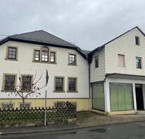 Zwei Große EinfamilienhausLokal2 Garage - Kirn
