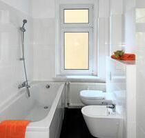 Gründerzeitflair mit Stuck und Dielenböden, Tageslichtbad mit Wanne - Magdeburg Nordwest