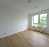 teilsaniertes 2-Zimmer Apartment mit Aufzug am Anton-Günter-Pl. 2, betreutes Wohnen optional möglich - Crimmitschau