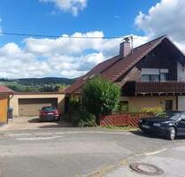 Biete schönes, verklinkertes Zweifamilienhaus an in Kreuztal.