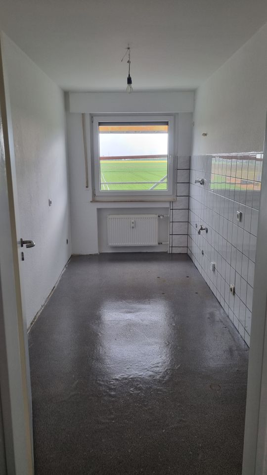 Ein-Zimmer-Wohnung 44m² KDB mit einer Dusche, Balkon, Kellerraum. - Leverkusen Bergisch Neukirchen