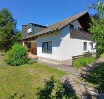 Zweifamilienhaus in ruhiger Lage mit großem Garten und 3 Garagen - Dillingen an der Donau