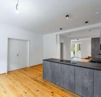 HEGERICH: Elegante Altbauwohnung in Erlangen - hell und hochwertig saniert