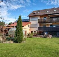 Mehrgenerationenhaus mit wunderschönem Naturgarten - Trautskirchen