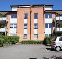 Charmante Dachgeschosswohnung mit 2 Zimmern und Fahrstuhl - Wentzel Dr. - Glinde