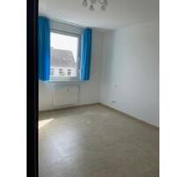 2 RW 40 qm, Wohnküche mit Küchenzeile und Schlafzimmer; Balkon - Salzatal