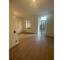 Kernsanierte Altbauwohnung mit EBK und großen sonnigen Balkon - Hof Altstadt