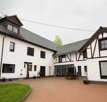 Historische Hofanlage - wertvolles Top-Anwesen! Leben & arbeiten! - Flammersfeld