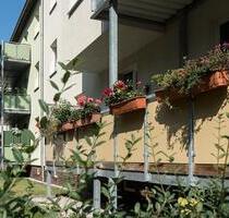 Hübsche Wohnung mit Balkon + Loggia und Stellplatz - Chemnitz Ebersdorf