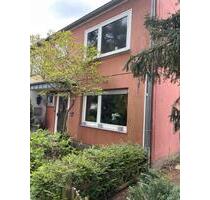 Haus zur Miete in Bonn Röttgen - 1.890,00&nbsp;EUR Kaltmiete, ca.&nbsp; 103,00&nbsp;m&sup2; in Bonn (PLZ: 53125) Hardtberg