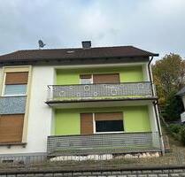 6 Zimmer Wohnung in einem gepflegten 2 Familienhaus zu vermieten - Sontra