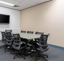 Privater Büroraum für 4 Person in Regus The Squaire Business Center - Frankfurt am Main Flughafen