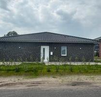 Neubau Doppelhaushälfte - 900,00 EUR Kaltmiete, ca.  89,00 m² in Apen (PLZ: 26689)