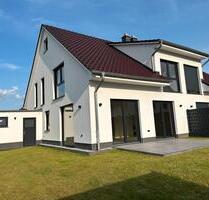 Exklusive Doppelhaushälfte mit Garage und KfW 55 - Lengede