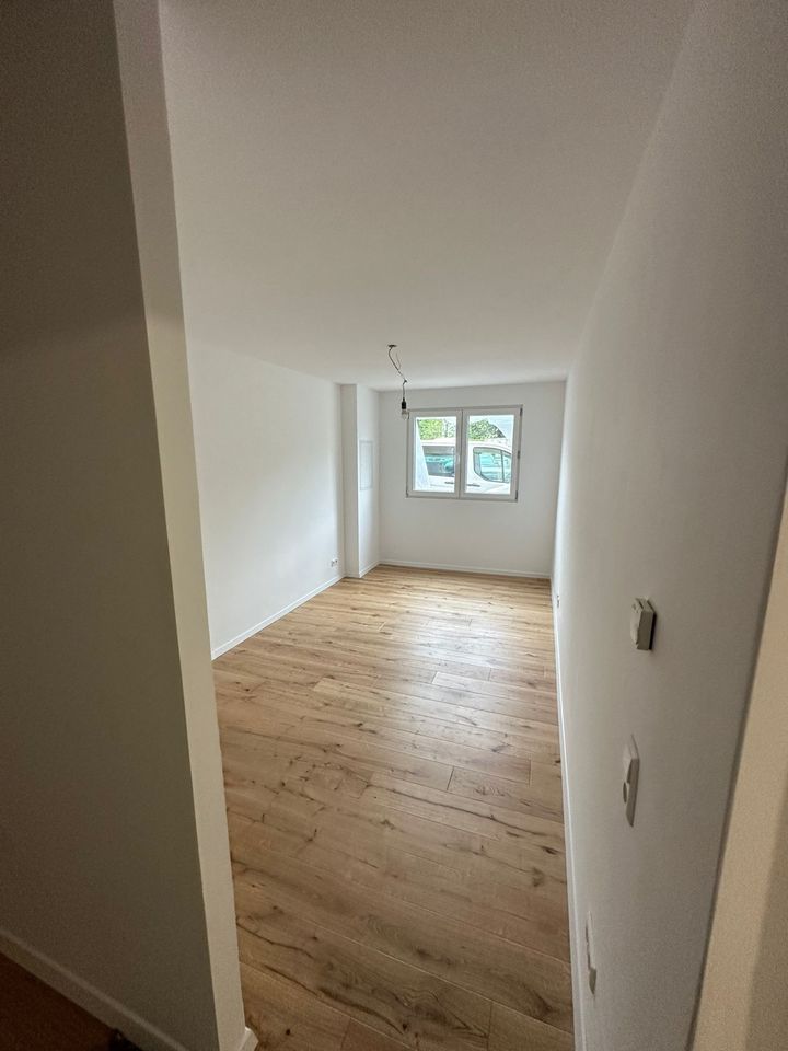 2,5 Zimmer-Wohnung kernsaniert - 1.260,00 EUR Kaltmiete, ca.  65,00 m² in Remseck am Neckar (PLZ: 71686)
