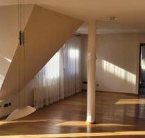 helle, gepflegte, teilmöb. 3,5-4-Zi.-DG-Whg. mit EBK u. 2 Balk. - Waldaschaff