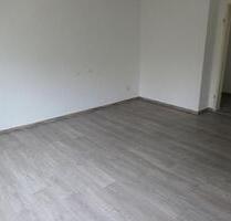 Im Vier-Parteien-Haus die 3 Zi.-Whg. in Etage 1! Bestzustand! Sofortiger Einzug möglich! - Bückeburg