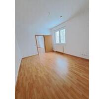 Helle 2-Raumwohnung - Balkon - Tageslichtbad mit Wanne - ideal für Singles oder Pärchen - Merseburg