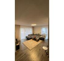 Moderne 3-Zi.-EG-Wohnung mit Terrasse - Bad neu – 2 Stellplätze - Niederwerrn