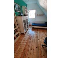 Zwei Zimmer 5.6. bis 9.6.25 - 400,00 EUR Kaltmiete, ca.  30,00 m² in Leipzig (PLZ: 04279) Süd