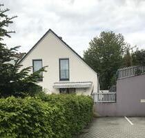 Miete - Einfamilienhaus in der Stadt mit Garten und Garagen - Deggendorf