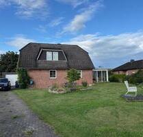 Helles, freistehendes Einfamilienhaus mit Koi-Karpfenteich - Garstedt