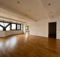 *Stilvolle 4 Zimmerwohnung mit Einbauküche und En Suite Badezimmer - Wiesbaden Südost