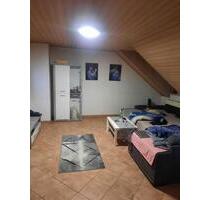 Gemütliche 3-Zi.-DG-Whg. mit Wohnküche und gr. Wohnzimmer, Bad mit Dusche und Wanne - Wildenberg