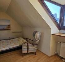 Schöne Dachgeschosswohnung in Unterpfaffenhofen - perfekt für Single - Teilmöbliert - Germering