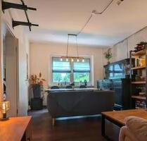 Stilvoll möblierte Künstlerwohnung mit Balkon und Garten | Berlin