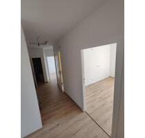 Frisch renovierte 2-Zimmer-Wohnung mit Option auf 3 Zimmer - Berlin Neukölln