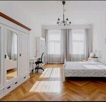 helle und vollmöblierte 2,5 Zimmer Wohnung Altbau - Berlin Charlottenburg-Wilmersdorf