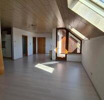 2-Raum-Dachgeschosswohnung mit EBK und Balkon in Leutenbach