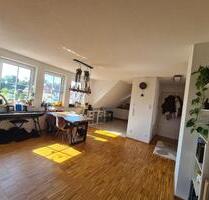 helle, großzügige 2,5 DG - Wohnung, 75m², zu vermieten - Warthausen