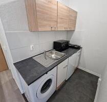 Ab 06.11. ruft diese fantastische 1,5-Zimmer-Wohnung mit EBK im Erdgeschoss! - Brandenburg an der Havel