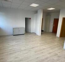 sehr großzügige 2-Zi.-Whg., 2 Bäder, Lift, Garage - Zwickau