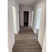 Helle 4-Zimmerwohnung mit Garage (93qm) - Reutlingen Sondelfingen