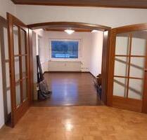 5 Zimmer Wohnung in Goßfelden - 990,00 EUR Kaltmiete, ca.  170,00 m² in Lahntal (PLZ: 35094)